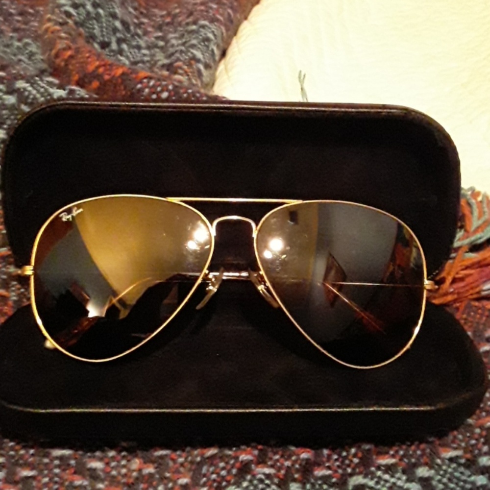 Ray ban classic aviator sunglasses.